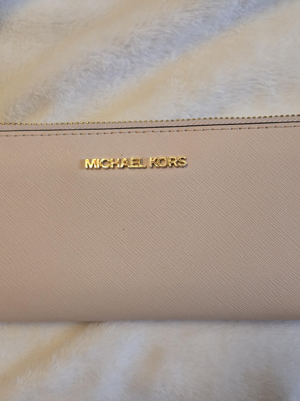 NWOT Michael Kors Blush Saffiano Leather Zip Wallet with Gold Logo 8×4